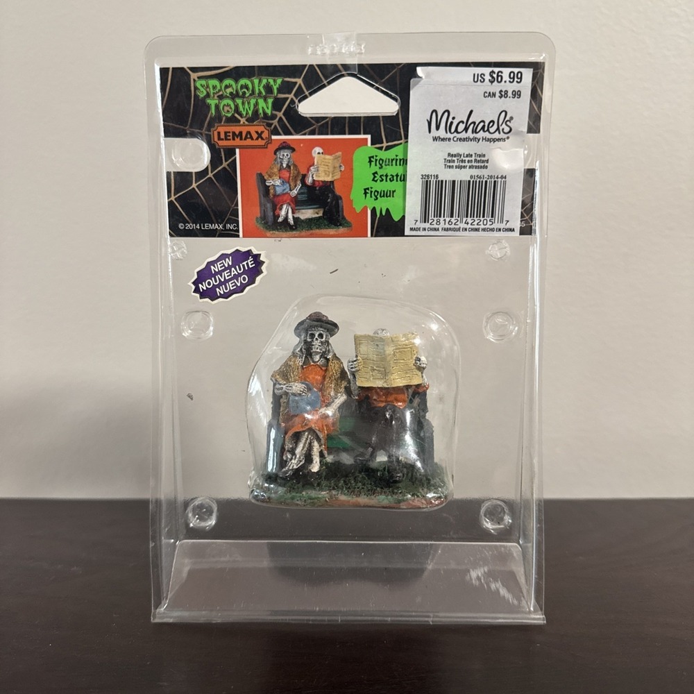Lemax 2014 Really Late Train Spooky Town 326116 Couple Waiting Train Park Street